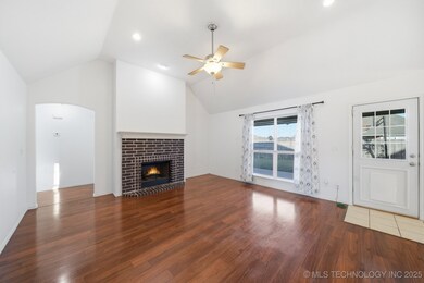 14603 S Nyssa Place, Glenpool, OK 74033 - photo 5