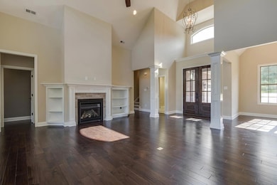 05_WatersEdgeWay_221_Living02