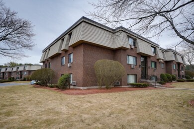 6 Hallmark Gardens unit 7, Burlington, MA 01803 - photo 3