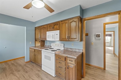 1177 Oakview Dr, Columbus Junction, IA 52738 - photo 4