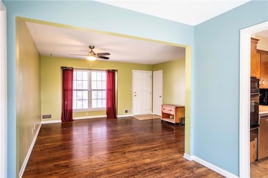 9702 Eby St, Overland Park, KS 66212 - photo 4