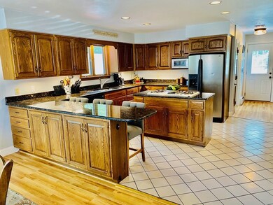 10 Oliver St, Fairhaven, MA 02719 - photo 4