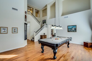 Hemingway-Spacious Living/Dining Room