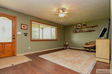 Entry/Formal Living Room