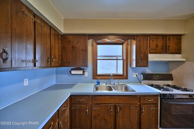 624 George Place, Bushkill, PA 18324 - photo 5