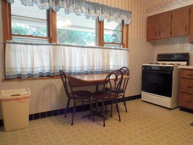 914 Suffolk Ave, Westchester, IL 60154 - photo 7