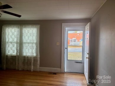 2219 6th Ave NW, Hickory, NC 28601 - photo 3