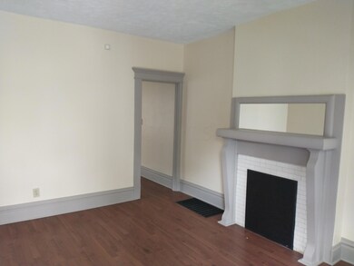 952FrontRoom
