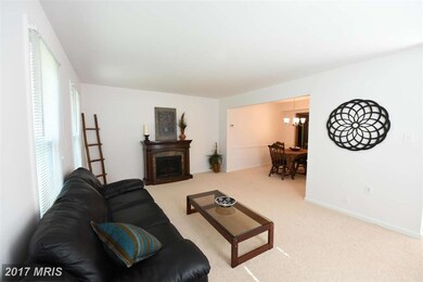 11547 Pine Cone Ct, Reston, VA 20191 - photo 5