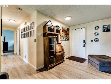 144 V St, Springfield, OR 97477 - photo 2