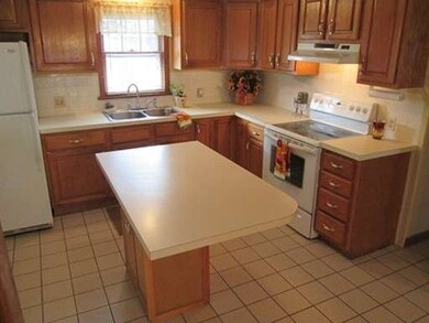 48 Lehigh St, Ludlow, MA 01056 - photo 2