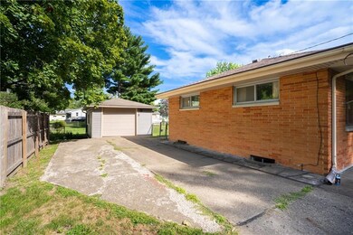 1815 E 27th Ct, Des Moines, IA 50317 - photo 4