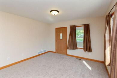 1222 Ellis Blvd NW, Cedar Rapids, IA 52405 - photo 4