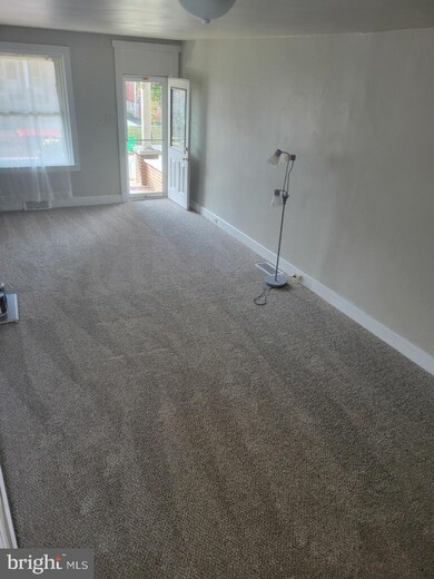 1627 Locust St, Reading, PA 19604 - photo 3