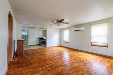 307 N SyMcOx St, Cordell, OK 73632 - photo 5