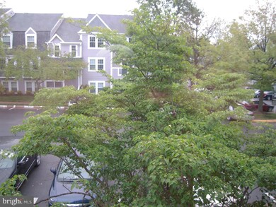 12897 Grays Pointe Rd unit B, Fairfax, VA 22033 - photo 2