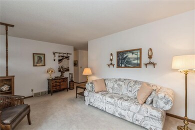 2602 29th St SW, Cedar Rapids, IA 52404 - photo 4