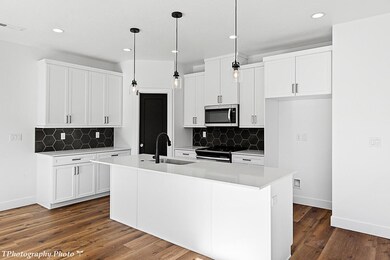 6 - Kitchen