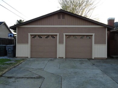 DETACHED 2 CAR GARAGE