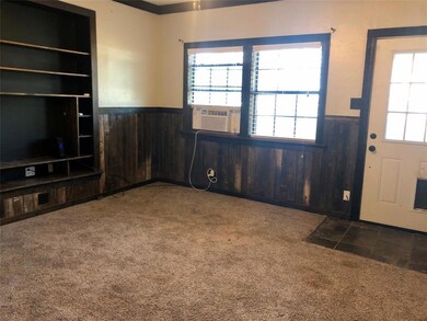 1604 Anthony St, Gainesville, TX 76240 - photo 5