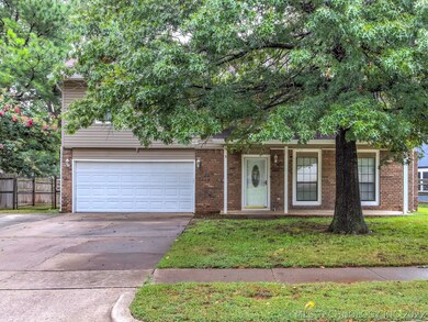 4917 S Poplar Ave, Broken Arrow, OK 74011 - photo 2