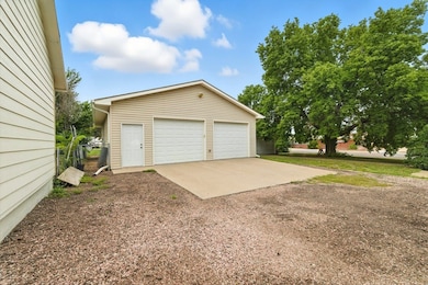 603 S Burg St, Kimball, NE 69145 - photo 3