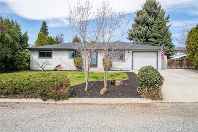 1907 6th St NE, East Wenatchee, WA 98802 - photo 4