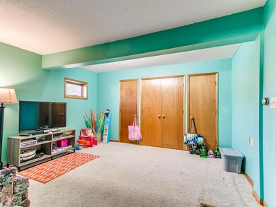 800 S Elm St-22