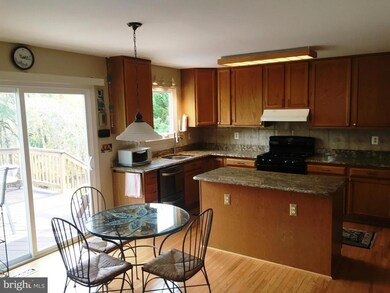 7509 Patterson Ct, Sykesville, MD 21784 - photo 3