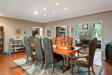 Formal Dining