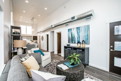 5 Living Room Into Kicthen
