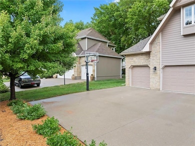 5204 Fox Chase Dr, Lawrence, KS 66049 - photo 4