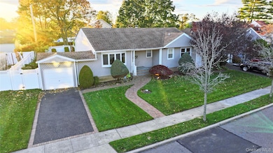 726 Meisser St, Franklin Square, NY 11010 - photo 3