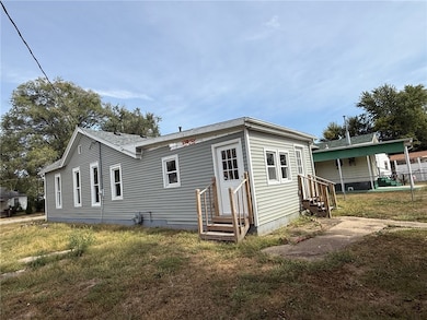 2221 Charleston Ave, Mattoon, IL 61938 - photo 2