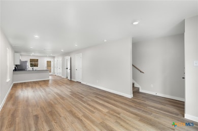 909 S Martin Luther King jr Ln unit B, Temple, TX 76501 - photo 2