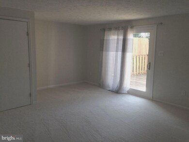 15105 Red Cedar Dr, Burtonsville, MD 20866 - photo 4