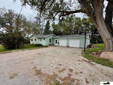 412 N 13th St, Tecumseh, NE 68450 - photo 2