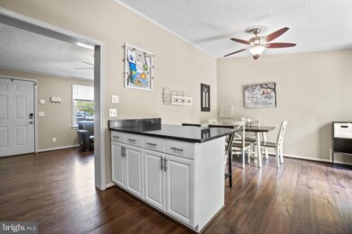 18900 Red Oak Ln, Triangle, VA 22172 - photo 5