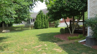 8407 Winnipeg Way, Louisville, KY 40228 - photo 4