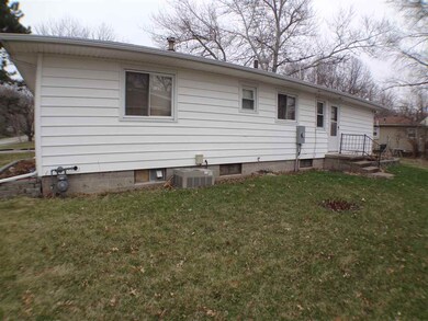 2405 Victory Dr, Cedar Falls, IA 50613 - photo 3