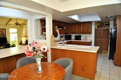 Kitchen dining area & kitchen