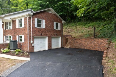 Eastbrook Dr-39