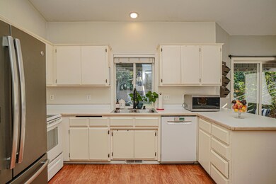 922 Hopkins Rd, Central Point, OR 97502 - photo 7