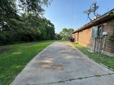 Drive extends all the way down the side of the hom