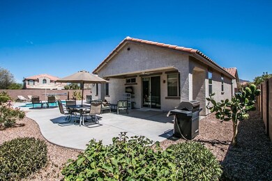 2232 E Gillcrest Rd-31