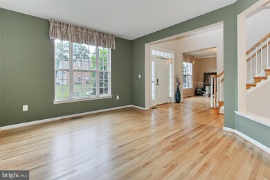 8938 Highgrove Ct, Lorton, VA 22079 - photo 6