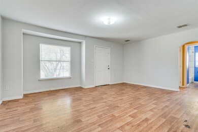 506 Cimarron Trace, Grand Prairie, TX 75051 - photo 5