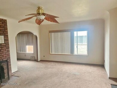 561-940744-living room (3)