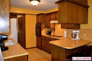 1019 N Faulkner Dr, Claremore, OK 74017 - photo 6