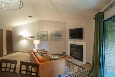 522 Riddle Rd, Cincinnati, OH 45220 - photo 4